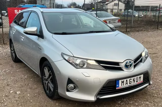 TOYOTA Auris 1.8 VVT-i Hybrid Automatik Touring Sports Cool