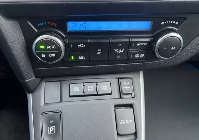 TOYOTA Auris 1.8 VVT-i Hybrid Automatik Touring Sports Cool