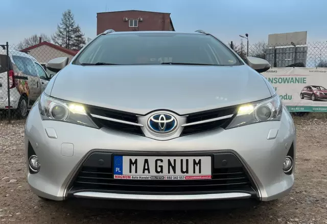 TOYOTA Auris 1.8 VVT-i Hybrid Automatik Touring Sports Cool