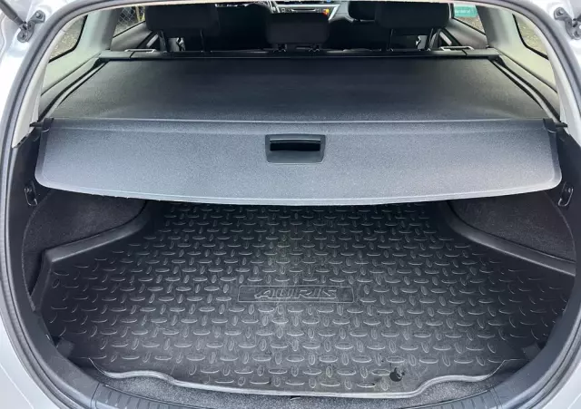 TOYOTA Auris 1.8 VVT-i Hybrid Automatik Touring Sports Cool