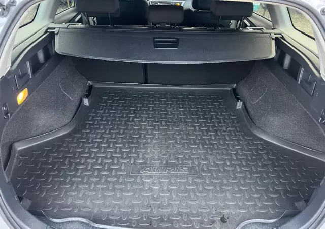 TOYOTA Auris 1.8 VVT-i Hybrid Automatik Touring Sports Cool