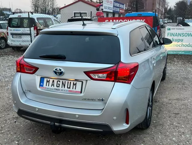 TOYOTA Auris 1.8 VVT-i Hybrid Automatik Touring Sports Cool