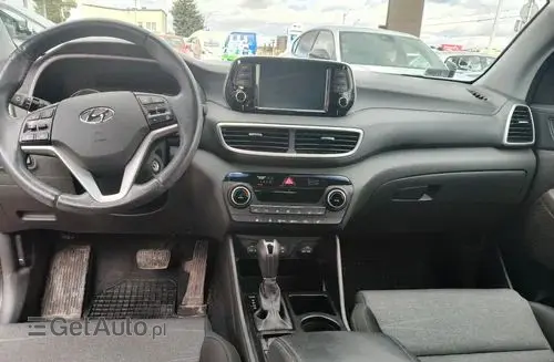 HYUNDAI Tucson 