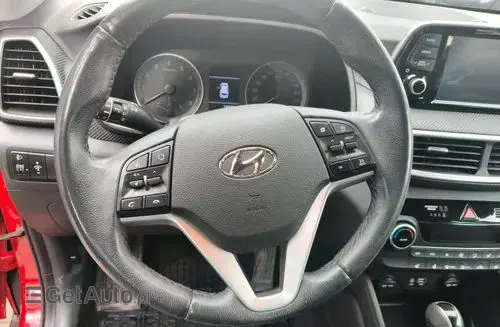 HYUNDAI Tucson 