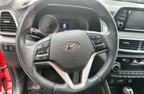 HYUNDAI Tucson 