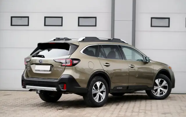 SUBARU Outback 