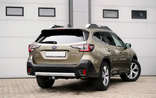 SUBARU Outback 