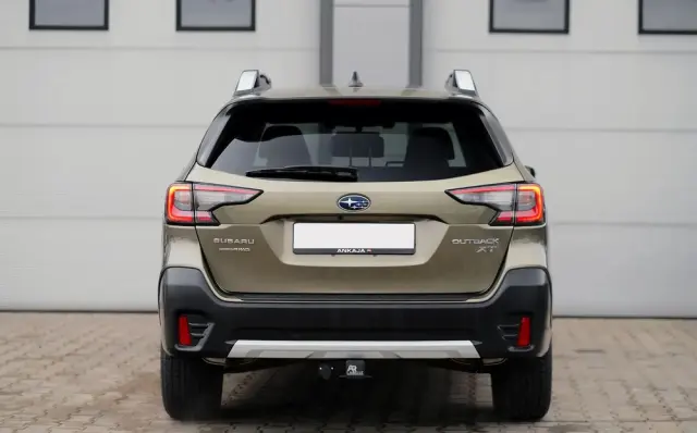 SUBARU Outback 
