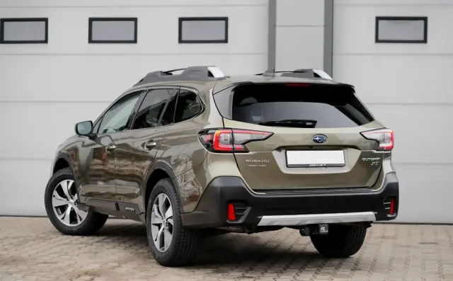 SUBARU Outback 