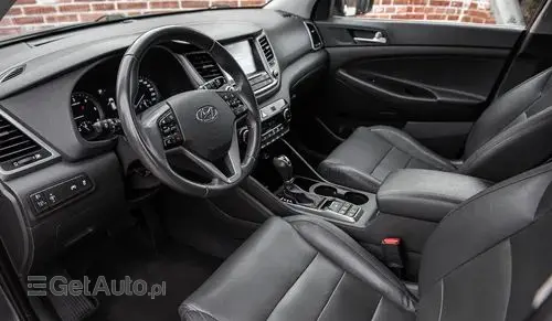 HYUNDAI Tucson 