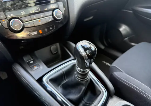 NISSAN Qashqai 1.6 Tekna