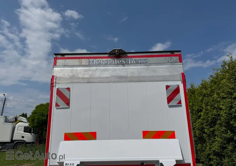 MERCEDES-BENZ ANTOS /1830/E 6/Chłodnia +Winda /18 Palet / Niski Przebieg122 Tys Km! 