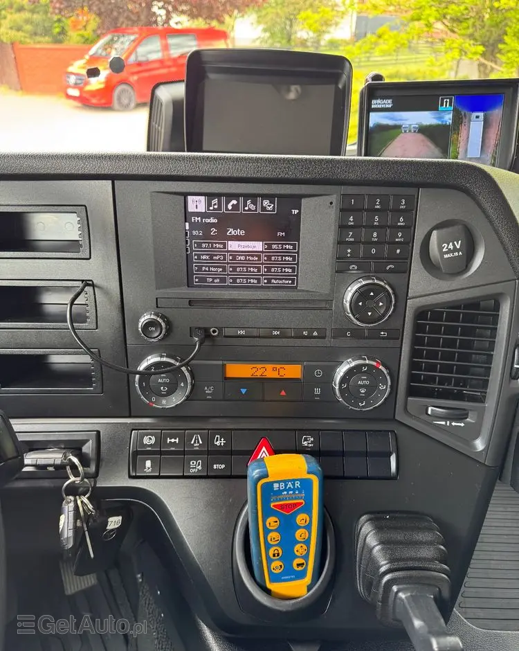 MERCEDES-BENZ ANTOS /1830/E 6/Chłodnia +Winda /18 Palet / Niski Przebieg122 Tys Km! 