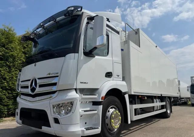 MERCEDES-BENZ ANTOS /1830/E 6/Chłodnia +Winda /18 Palet / Niski Przebieg122 Tys Km! 