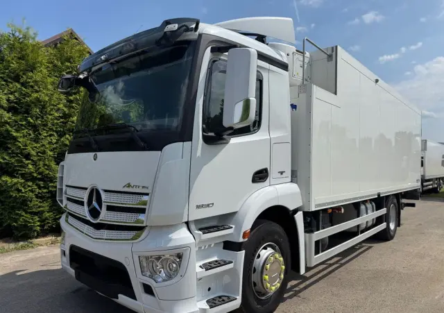 MERCEDES-BENZ ANTOS /1830/E 6/Chłodnia +Winda /18 Palet / Niski Przebieg122 Tys Km! 