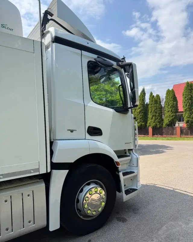 MERCEDES-BENZ ANTOS /1830/E 6/Chłodnia +Winda /18 Palet / Niski Przebieg122 Tys Km! 