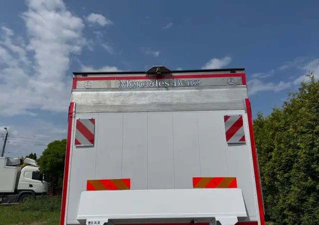 MERCEDES-BENZ ANTOS /1830/E 6/Chłodnia +Winda /18 Palet / Niski Przebieg122 Tys Km! 