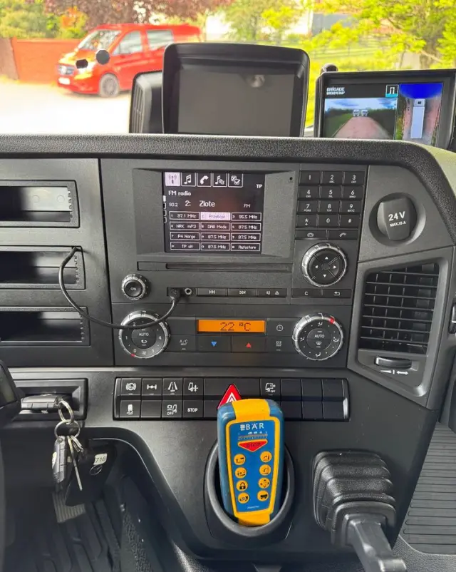 MERCEDES-BENZ ANTOS /1830/E 6/Chłodnia +Winda /18 Palet / Niski Przebieg122 Tys Km! 