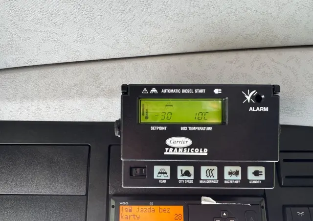 MERCEDES-BENZ ANTOS /1830/E 6/Chłodnia +Winda /18 Palet / Niski Przebieg122 Tys Km! 