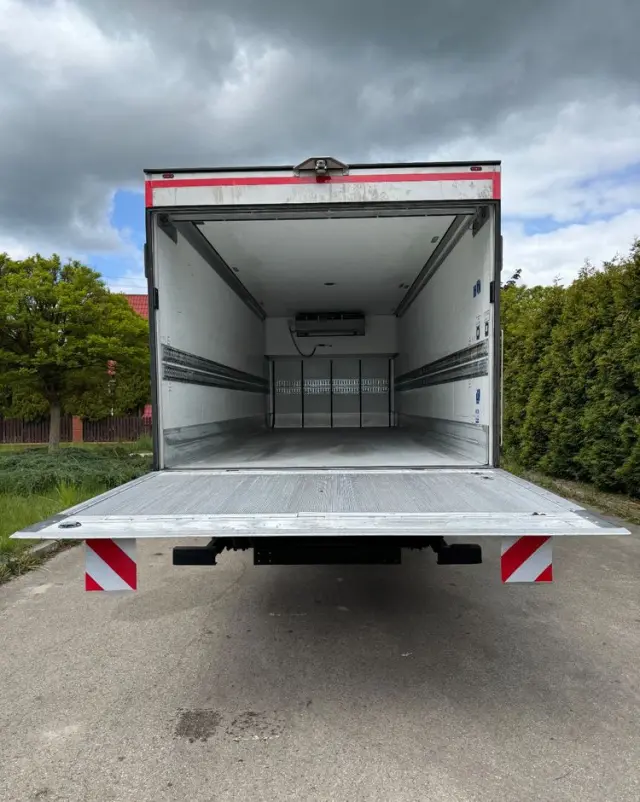 MERCEDES-BENZ ANTOS /1830/E 6/Chłodnia +Winda /18 Palet / Niski Przebieg122 Tys Km! 