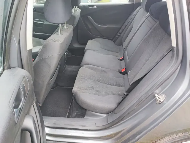 VOLKSWAGEN Passat Comfortline