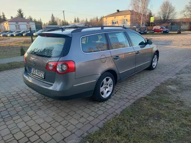 VOLKSWAGEN Passat Comfortline