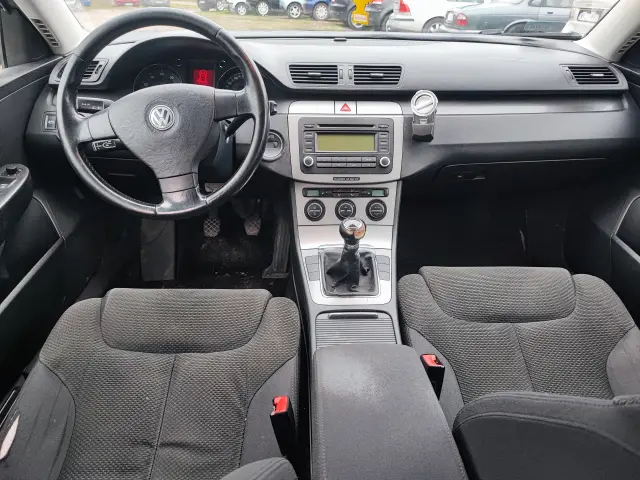 VOLKSWAGEN Passat Comfortline