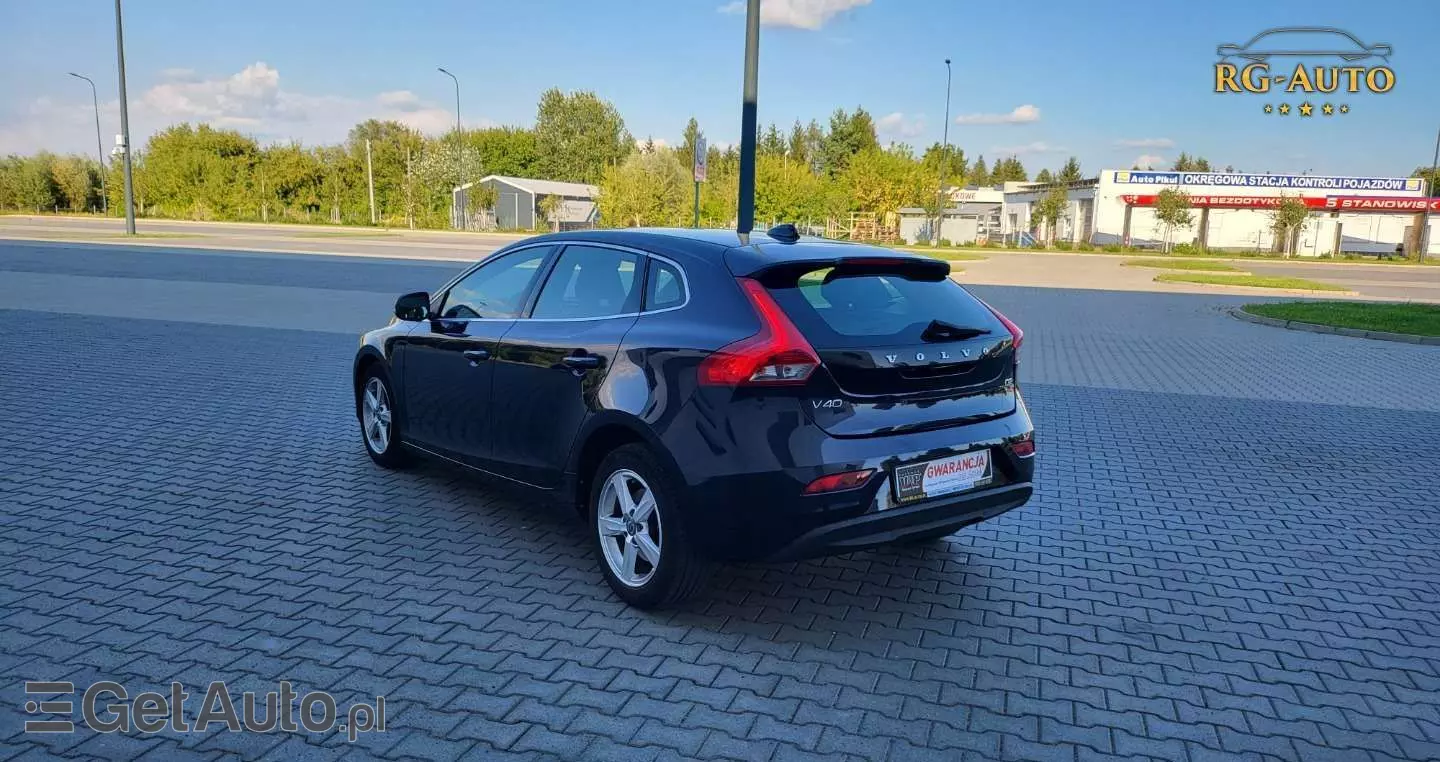 VOLVO V40 