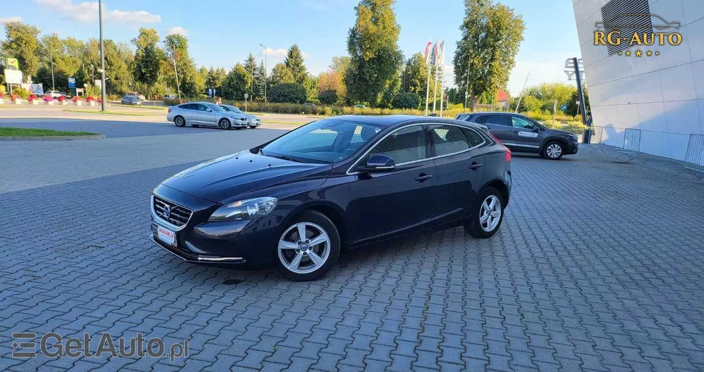 VOLVO V40 