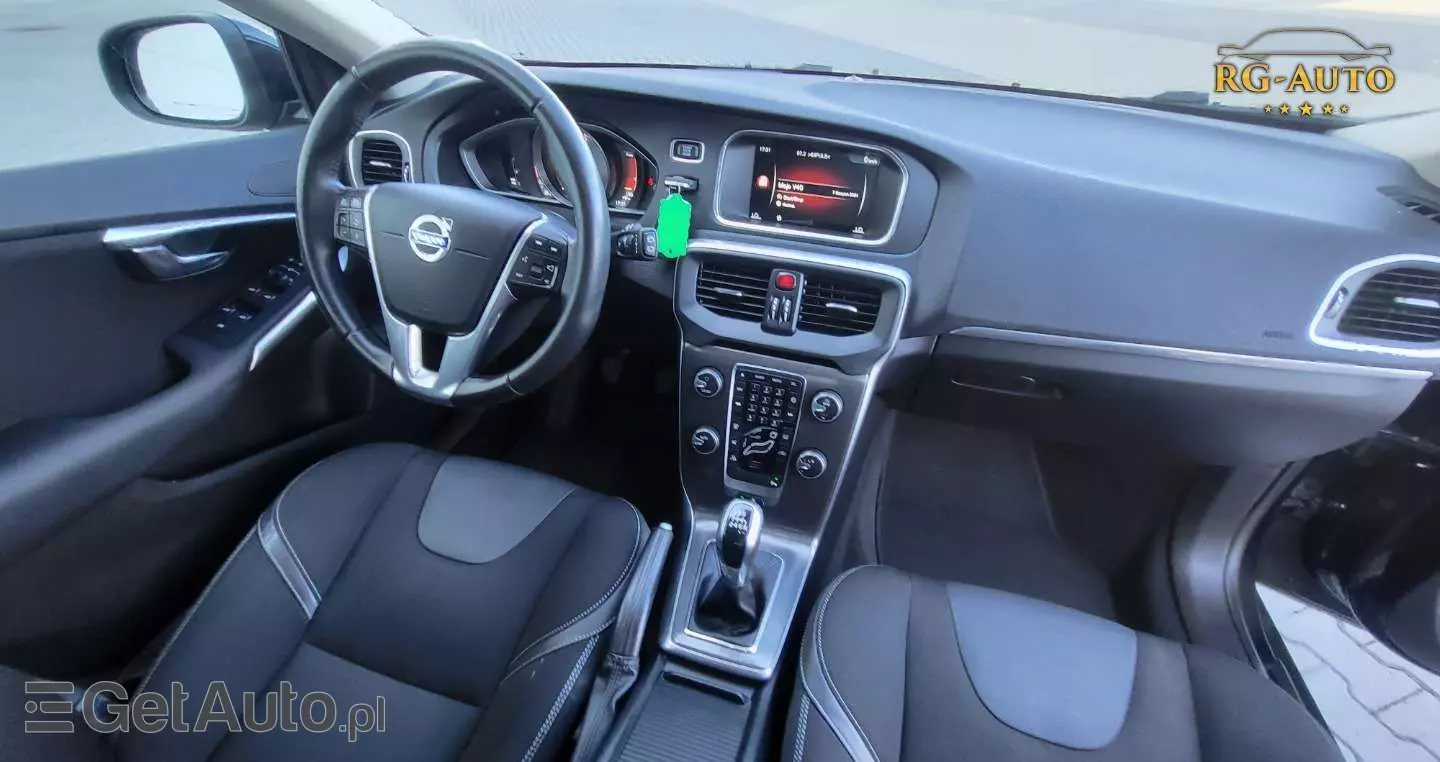 VOLVO V40 