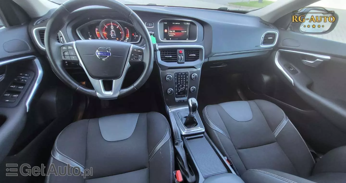 VOLVO V40 