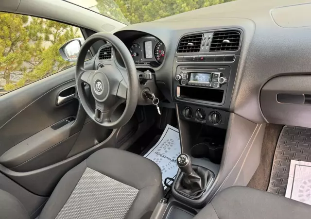 VOLKSWAGEN Polo 