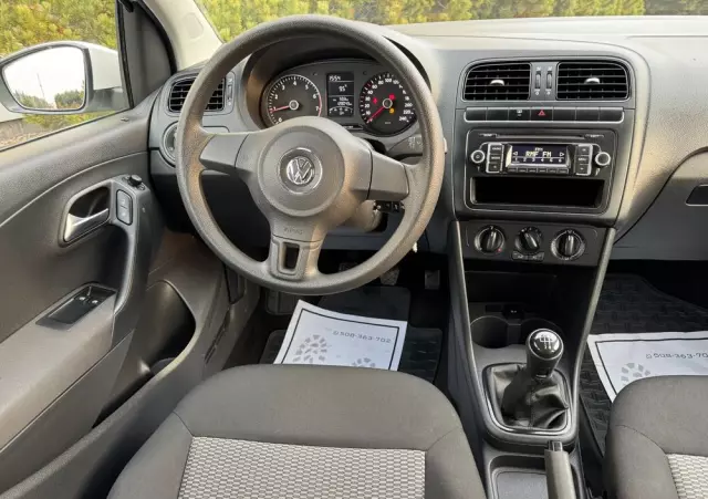 VOLKSWAGEN Polo 