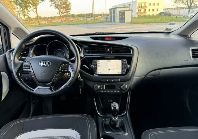 KIA Ceed 1.6 CRDi 136 ISG Platinum Edition