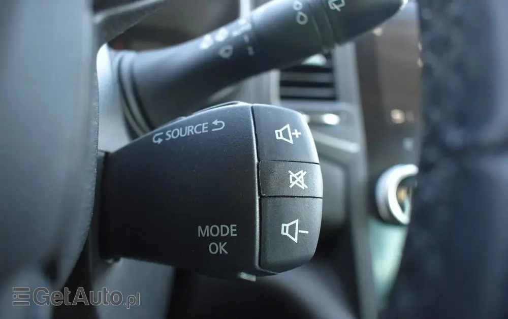 RENAULT Megane Ver-1-5-blue-dci-intens