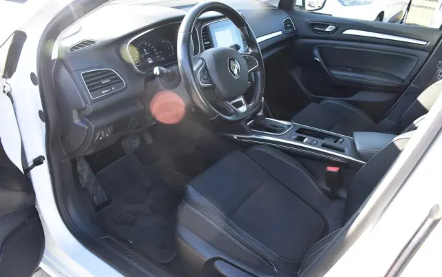 RENAULT Megane Ver-1-5-blue-dci-intens