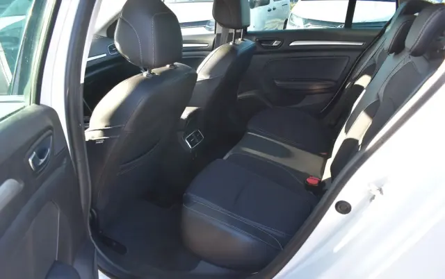 RENAULT Megane Ver-1-5-blue-dci-intens