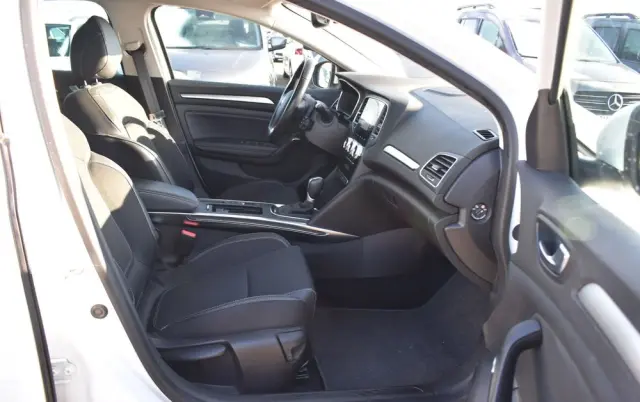 RENAULT Megane Ver-1-5-blue-dci-intens