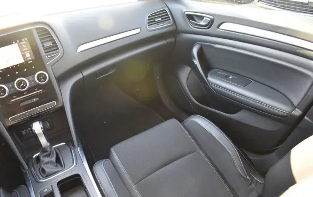 RENAULT Megane Ver-1-5-blue-dci-intens