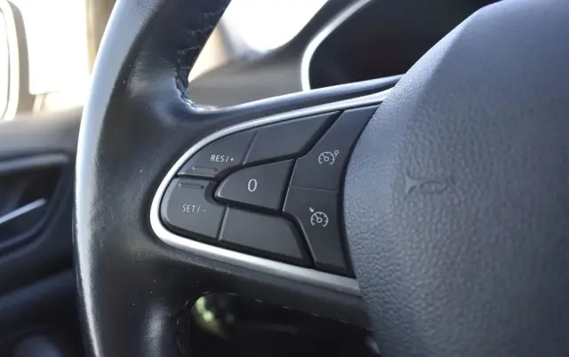 RENAULT Megane Ver-1-5-blue-dci-intens