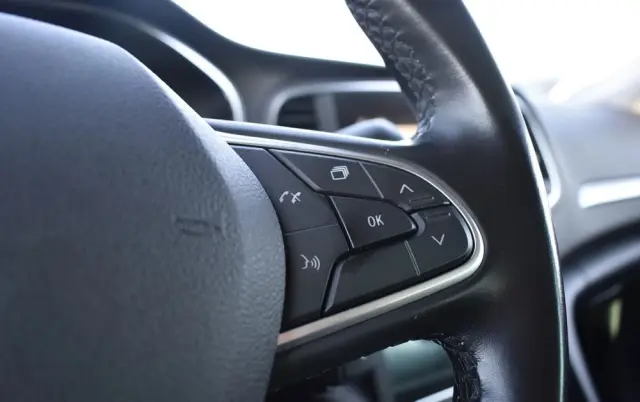 RENAULT Megane Ver-1-5-blue-dci-intens