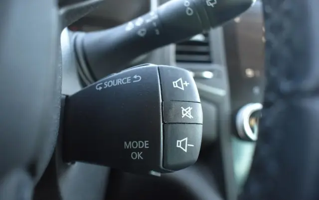 RENAULT Megane Ver-1-5-blue-dci-intens