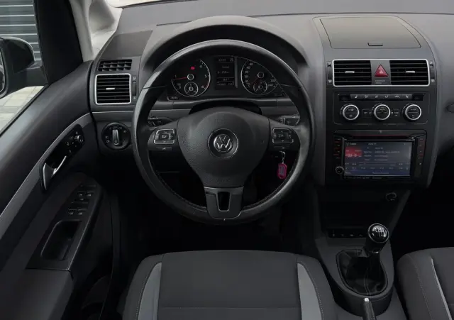 VOLKSWAGEN Touran 2.0 TDI DPF BlueMotion Technology Life