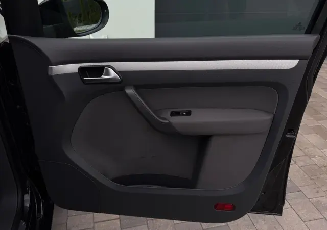 VOLKSWAGEN Touran 2.0 TDI DPF BlueMotion Technology Life