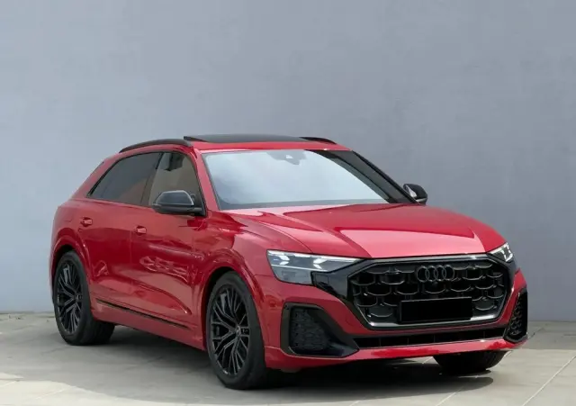 AUDI Q8 