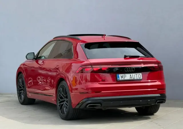 AUDI Q8 