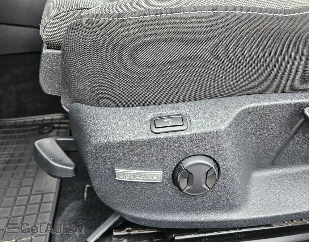 VOLKSWAGEN Golf Variant 2.0 TDI SCR DSG Active