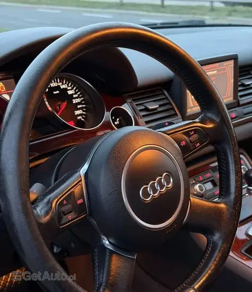 AUDI A8 