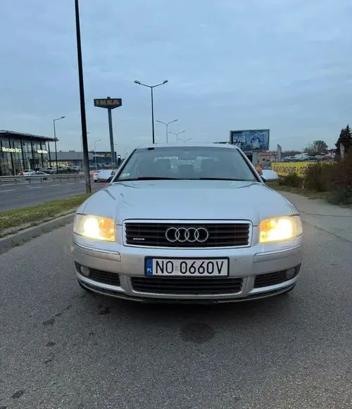 AUDI A8 
