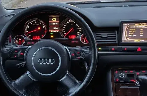 AUDI A8 